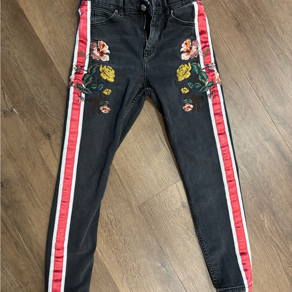 Zara black floral embroidered jeans with red stripes size 6